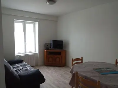 Télévision ou salle de divertissement dans l'établissement Appartement à 50m de la plage