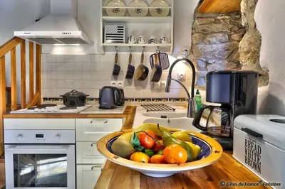 Cuisine ou kitchenette dans l'établissement Gîte chaleureux à 3km des plages