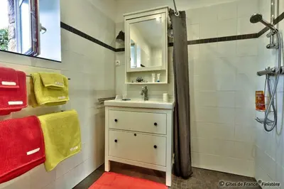 Salle de bains dans l'établissement Gîte chaleureux à 3km des plages