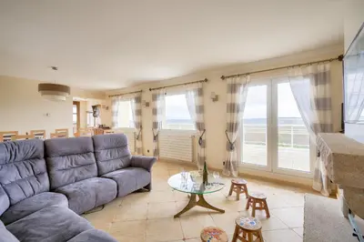 Coin salon dans l'établissement Grande maison vue mer au Guilvinec