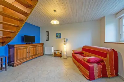 Télévision ou salle de divertissement dans l'établissement Menez Triaou - Maison avec grand jardin