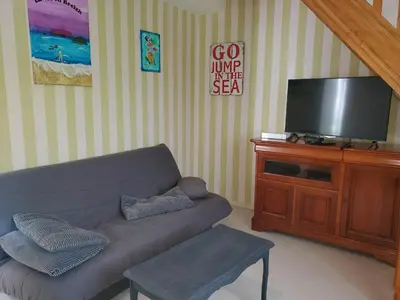 Télévision ou salle de divertissement dans l'établissement Au calme, à 250 mètres de la plage et des dunes