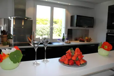 Cuisine ou kitchenette dans l'établissement Villa DUXCAAR Avel Mor