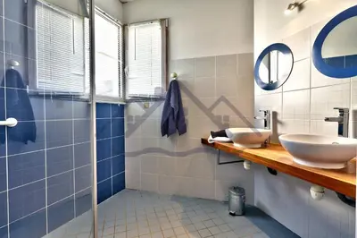 Salle de bains dans l'établissement LocaLise - B80 - La villa Blanche - L'iroise - 1er étage plain pied - Wifi inclus - Draps inclus - Animaux bienvenues
