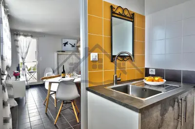 Cuisine ou kitchenette dans l'établissement LocaLise - C80 - L'escale - Au 1er étage de plain pied - Wifi inclus - Draps inclus - Animaux bienvenus