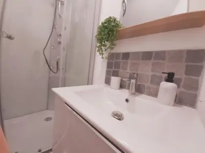 Salle de bains dans l'établissement Duplex Cosy 1