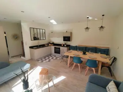 Cuisine ou kitchenette dans l'établissement La Maison de Tante Yvonne - Gîte de Kerblaise