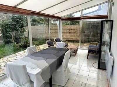 Coin salon dans l'établissement Maison proche de Brest Arena