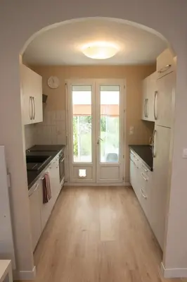 Cuisine ou kitchenette dans l'établissement Maison proche de Brest Arena