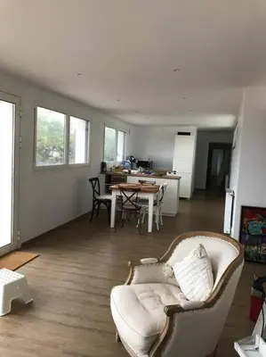 Coin salon dans l'établissement Maison face aux îles de Melon, Molène et Ouessant 6P