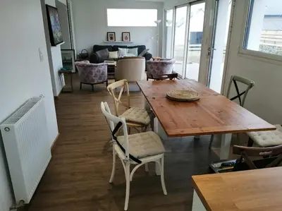 Coin salon dans l'établissement Maison face aux îles de Melon, Molène et Ouessant 6P