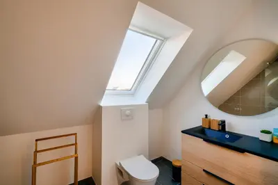 Salle de bains dans l'établissement Belle maison pour 8 - 950m de la plage et du port