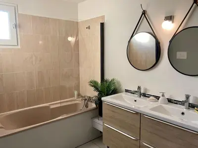 Salle de bains dans l'établissement TY ARVOR Maison à 5 minutes de la plage Concarneau