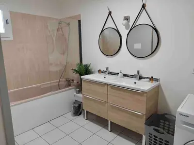 Salle de bains dans l'établissement TY ARVOR Maison à 5 minutes de la plage Concarneau