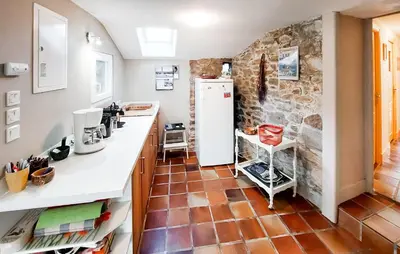 Cuisine ou kitchenette dans l'établissement Nice Home In Plouguerneau With Wifi