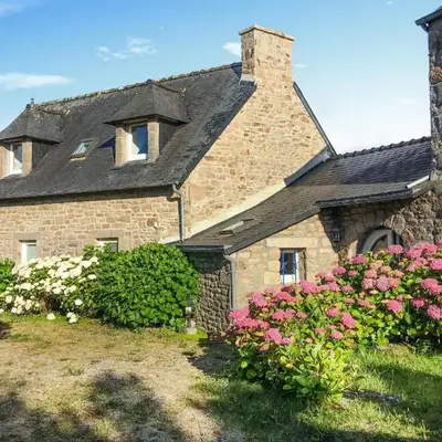 Nice Home In Plouguerneau With Wifi