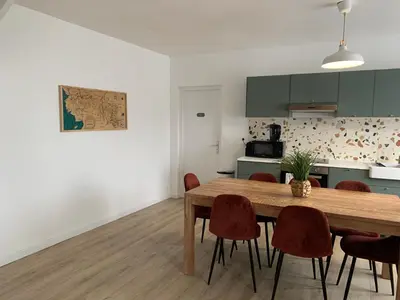 Cuisine ou kitchenette dans l'établissement Bretagne maison proche de la mer de 4 à 8 personnes