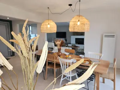 Cuisine ou kitchenette dans l'établissement Villa La Grève Blanche avec piscine intérieure