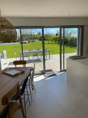 Balcon ou terrasse dans l'établissement Villa La Grève Blanche avec piscine intérieure