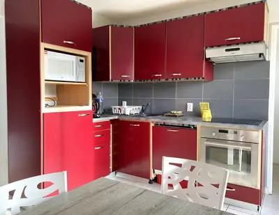 Cuisine ou kitchenette dans l'établissement Maison VUE MER, jardin, terrasse, WIFI, au SUD, à TREBEURDEN - Réf 663