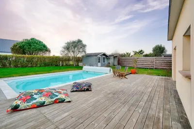 Piscine de l'établissement Maison avec piscine pour 8 - 500m de la plage ou située à proximité