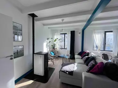 Coin salon dans l'établissement Appartement duplex rénové, plein bourg, vue mer