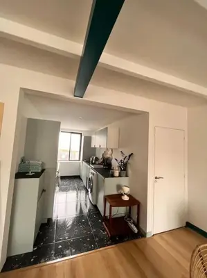 Cuisine ou kitchenette dans l'établissement Appartement duplex rénové, plein bourg, vue mer