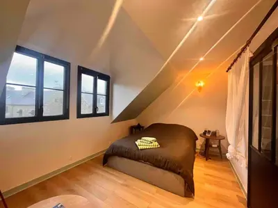 Un ou plusieurs lits dans un hébergement de l'établissement Appartement duplex rénové, plein bourg, vue mer