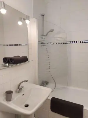 Salle de bains dans l'établissement Roscoff  - Studio cosy 3*