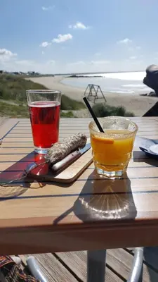 Boissons dans l'établissement Bungalow à la Baie de Kernic