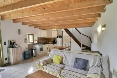 Cuisine ou kitchenette dans l'établissement La Clef des Champs, gîte à la ferme au pied des vignes, Finistère sud !