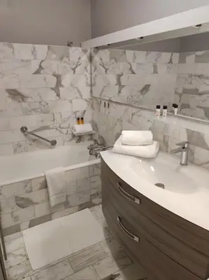 Salle de bains dans l'établissement L'Escale - Appartement vue mer