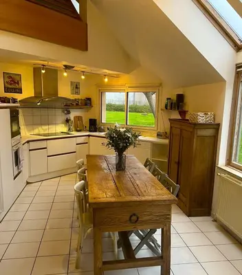 Cuisine ou kitchenette dans l'établissement Hent Ar Mor - Elégante Demeure Trébeurden