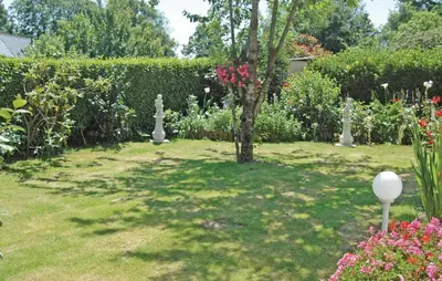 Jardin de l'établissement Holiday Home Saint Jean-Trolimon - 02