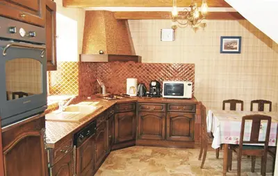 Cuisine ou kitchenette dans l'établissement Holiday Home Gouesnac'h - 02