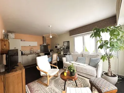 Cuisine ou kitchenette dans l'établissement Appartement rénové à Fouesnant, 4 pers. à 50m de la plage de Cap Coz, parking privé - FR-1-481-155