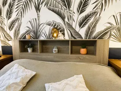 Un ou plusieurs lits dans un hébergement de l'établissement Appartement rénové à Fouesnant, 4 pers. à 50m de la plage de Cap Coz, parking privé - FR-1-481-155