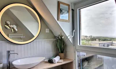 Salle de bains dans l'établissement LA CORENTINE