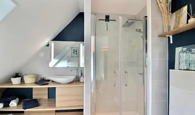 Salle de bains dans l'établissement LA CORENTINE