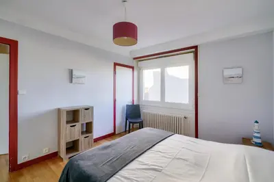 Un ou plusieurs lits dans un hébergement de l'établissement Vue sur le port - Maison pour 10 avec jardin