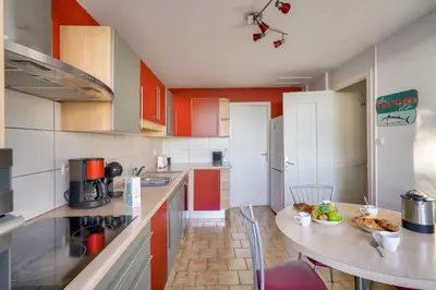 Cuisine ou kitchenette dans l'établissement Vue sur le port - Maison pour 10 avec jardin