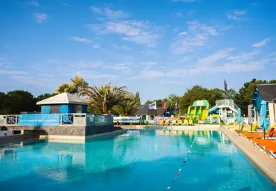 Piscine de l'établissement Domaine de Kerlann 688 ou située à proximité