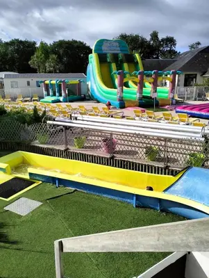 Piscine de l'établissement Domaine de Kerlann 688 ou située à proximité
