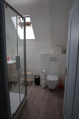 Salle de bains dans l'établissement Logement au centre du Conquet