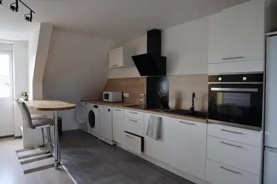 Cuisine ou kitchenette dans l'établissement Logement au centre du Conquet