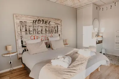 Un ou plusieurs lits dans un hébergement de l'établissement La Villa de Pen ar Menez superbe vue sur la campagne-plages à 5 min-SPA
