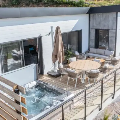 La Villa de Pen ar Menez superbe vue sur la campagne-plages à 5 min-SPA