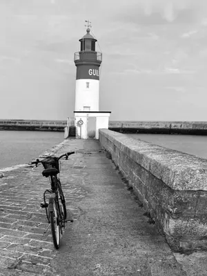 Vélo sur le terrain de l'établissement ARVEIL ou dans les environs
