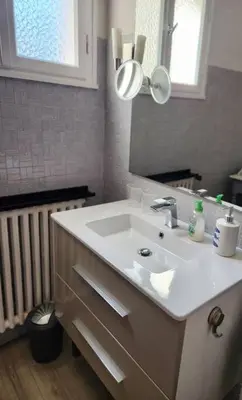 Salle de bains dans l'établissement Grande maison en bord de mer