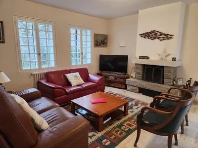 Coin salon dans l'établissement Grande maison en bord de mer